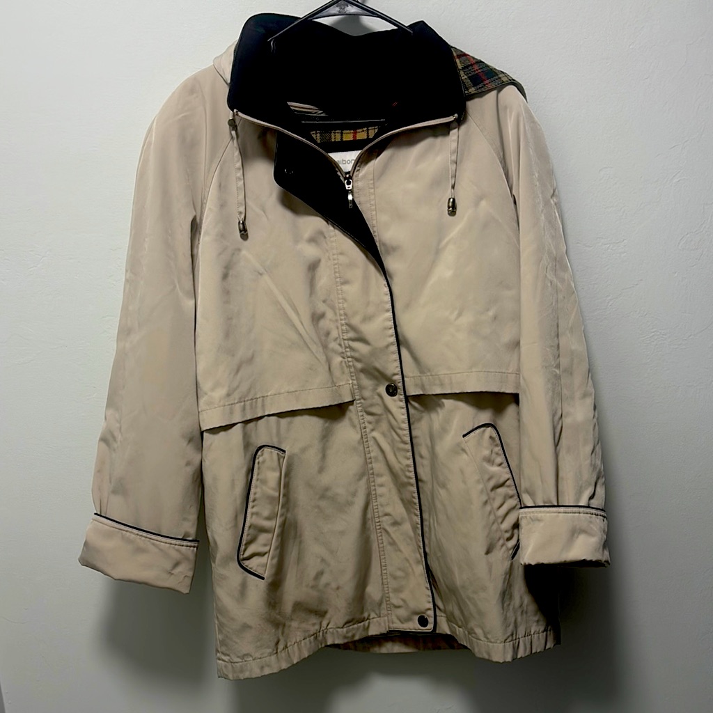 Liz Claiborne Women's Beige Jacket With Black Accents